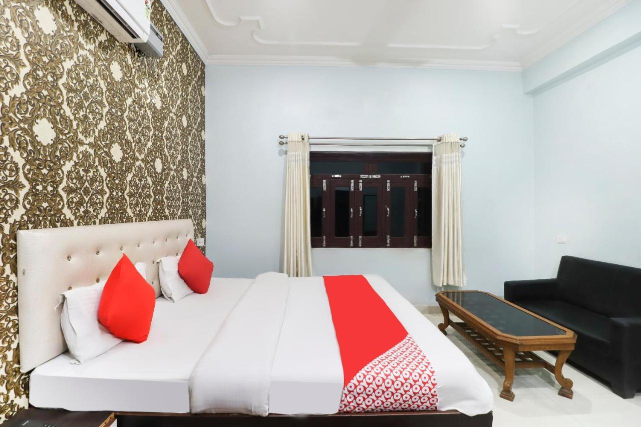 Oyo 70489 Hotel Tajvar Siwan Экстерьер фото